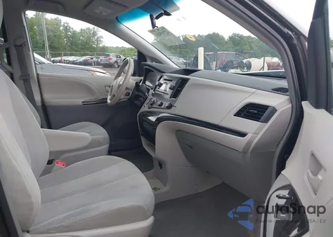 2014 Toyota Sienna L V6 7 Passenger z USA, uszkodzony, nr VIN 5TDZK3DC8ES523889